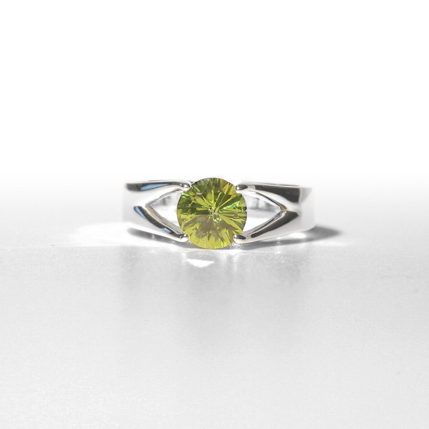 Brillante Ring Peridot Sterling Hannah Daye & Co