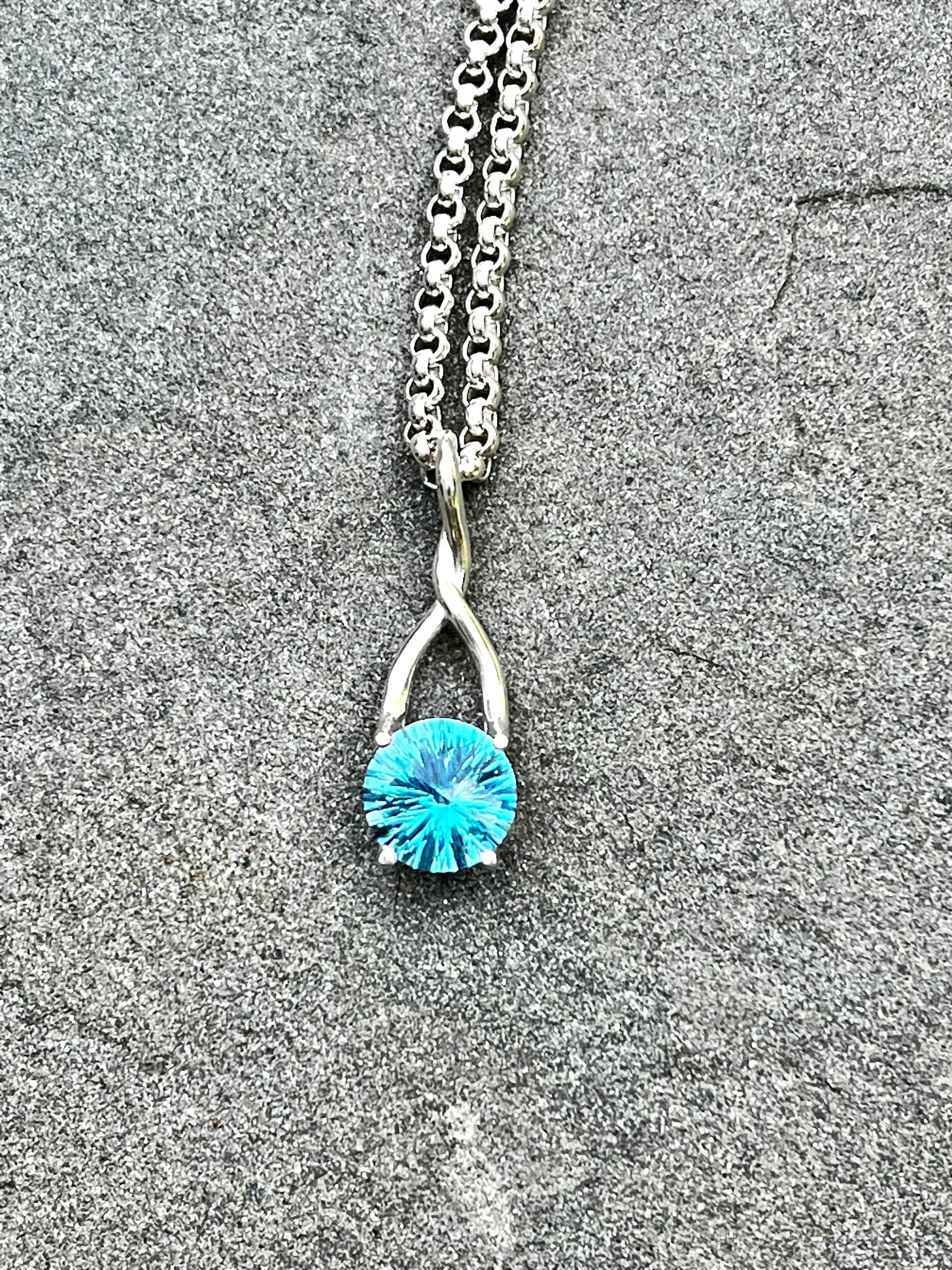 Brillante pendant sterling silver in Swiss Blue Topaz