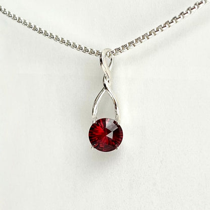 Brillante Pendant - Mozambique Garnet - Hannah Daye & Company