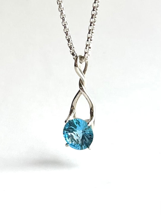 Brillante Pendant - Swiss Blue Topaz - Hannah Daye & Company
