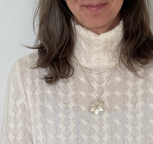 Rosette Montana Sapphire Pendant