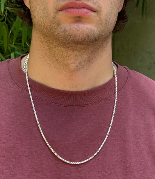 wearing venetian 24" medio chain Hannah Daye men's jewelry