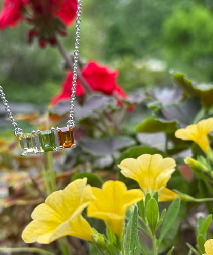 Gemstone necklace with flowers