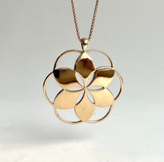 Rosette Pendant 14k Gold - Hannah Daye & Company