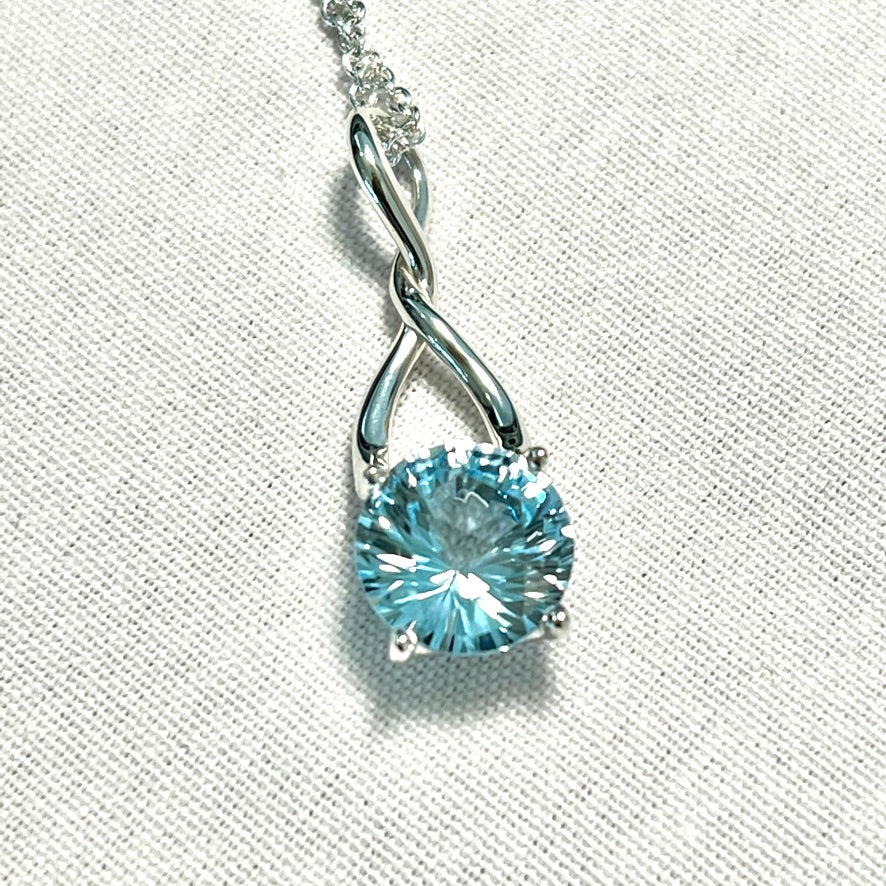 Brillante Pendant Sky Blue Topaz Hannah Daye